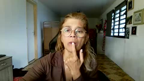 Snapshot of francelune chatting on 24, 2, 2026 francelune online show from 24, 2, 2026