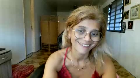 Snapshot of francelune chatting on 28, 2, 2026 francelune online show from 28, 2, 2026