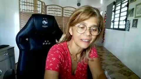 Snapshot of francelune chatting on 2, 3, 2026 francelune online show from 2, 3, 2026