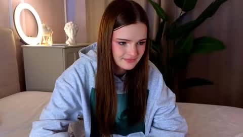 Snapshot of francessmason chatting on 27, 2, 2026 Marybrown eye Katy gray eye online show from 27, 2, 2026