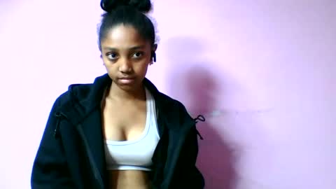 Snapshot of francia333068 chatting on 14, 6, 2026 francia333068 online show from 14, 6, 2026