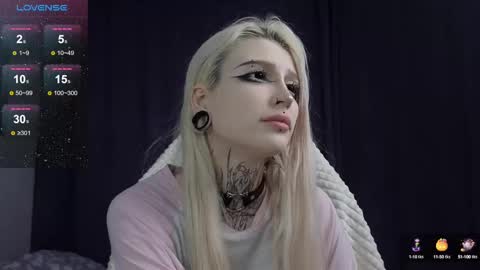 Snapshot of fraulein_mooon chatting on 6, 12, 2024 Asya UwU online show from 6, 12, 2024