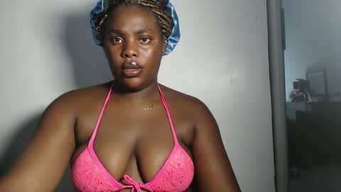 Snapshot of freakie_clit chatting on 19, 12, 2024 pandora online show from 19, 12, 2024