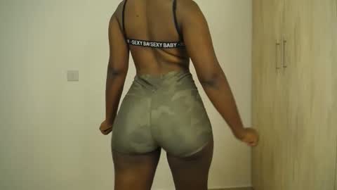 Snapshot of freaky_ass chatting on 15, 5, 2026 Berry online show from 15, 5, 2026