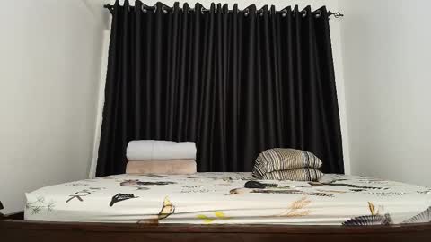 freaky_bunnies online show from 7, 2, 2026