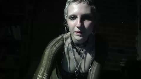 Lily Red online show from 17, 5, 2026