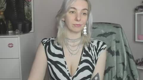 Snapshot of freeanne chatting on 8, 7, 2026 Anne online show from 8, 7, 2026