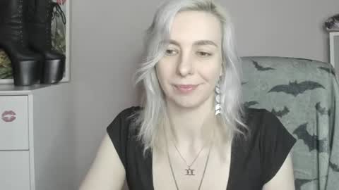 Snapshot of freeanne chatting on 13, 7, 2026 Anne online show from 13, 7, 2026