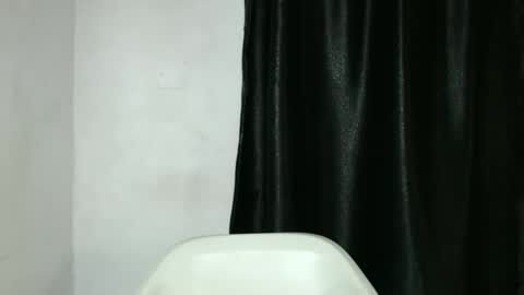 frekkymorelle online show from 3, 2, 2025