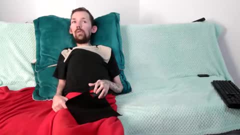 Snapshot of frenchroulette chatting on 8, 11, 2025 Thomas y Sophia online show from 8, 11, 2025