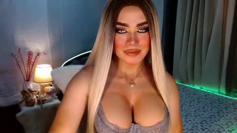 Miss Frea  online show from 10, 10, 2025