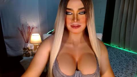 Miss Frea  online show from 14, 10, 2025