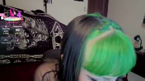 freyaa_sorceress online show from 1, 2, 2026