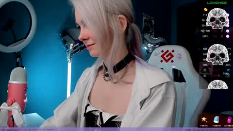 Frida A boost to fortune for the one who gives a thumbs up and a bonus lucky for those who support me by joining the fanclub online show from 28, 1, 2025