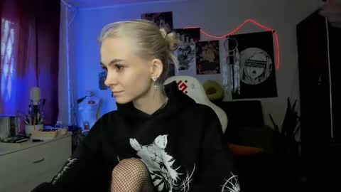 Frida A boost to fortune for the one who gives a thumbs up and a bonus lucky for those who support me by joining the fanclub online show from 24, 9, 2025