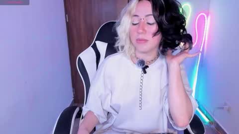 frida_lassi_ online show from 15, 11, 2025