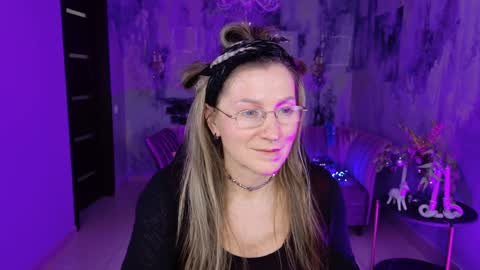 Snapshot of fridatander chatting on 1, 1, 2025 Frida Tander online show from 1, 1, 2025