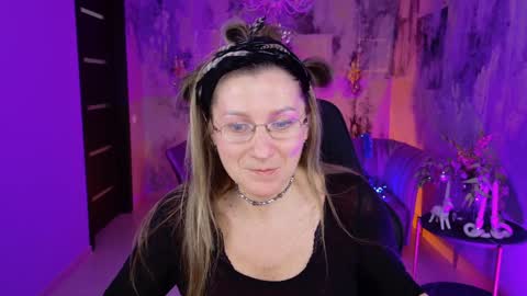 Snapshot of fridatander chatting on 1, 1, 2025 Frida Tander online show from 1, 1, 2025