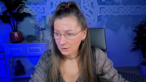 Snapshot of fridatander chatting on 1, 2, 2025 Frida Tander online show from 1, 2, 2025