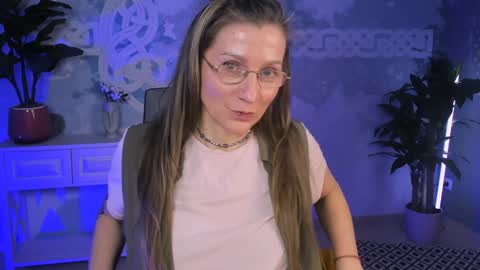 Snapshot of fridatander chatting on 7, 2, 2025 Frida Tander online show from 7, 2, 2025