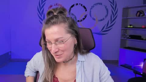 Snapshot of fridatander chatting on 9, 2, 2025 Frida Tander online show from 9, 2, 2025