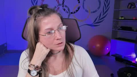 Snapshot of fridatander chatting on 10, 2, 2025 Frida Tander online show from 10, 2, 2025