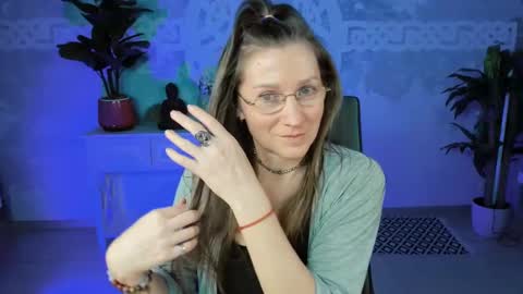 Snapshot of fridatander chatting on 2, 3, 2025 Frida Tander online show from 2, 3, 2025