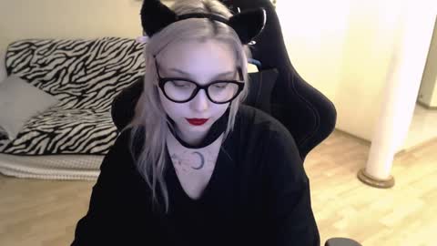 Snapshot of fromsun_forsoul chatting on 5, 12, 2024 Lilith online show from 5, 12, 2024