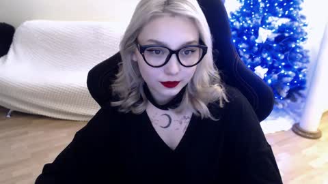 Snapshot of fromsun_forsoul chatting on 10, 1, 2025 Lilith online show from 10, 1, 2025