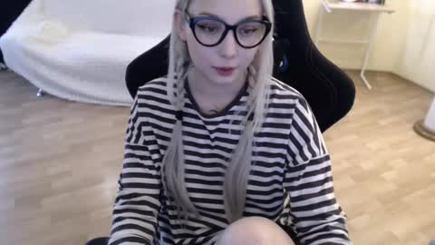 Snapshot of fromsun_forsoul chatting on 27, 2, 2025 Lilith online show from 27, 2, 2025