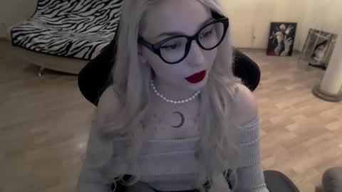 Snapshot of fromsun_forsoul chatting on 12, 10, 2025 Lilith online show from 12, 10, 2025