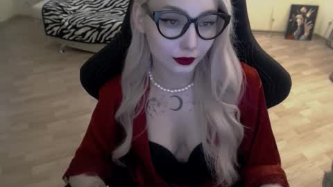 Snapshot of fromsun_forsoul chatting on 5, 11, 2025 Lilith online show from 5, 11, 2025