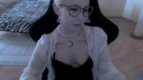 Snapshot of fromsun_forsoul chatting on 5, 5, 2026 Lilith online show from 5, 5, 2026