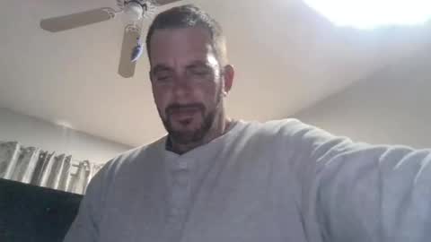 frostydhoman1221 online show from 2, 12, 2024