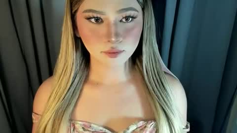 Snapshot of fuckdoll_rain chatting on 19, 5, 2026 R A I N M O R A L E S G M A I L . C O M online show from 19, 5, 2026