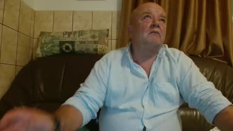 Snapshot of fullballs6 chatting on 10, 10, 2025 fullballs6 online show from 10, 10, 2025