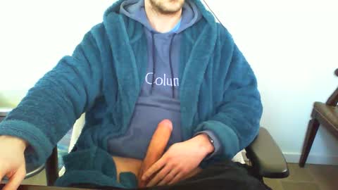 YWhiteNiceMan online show from 3, 3, 2025