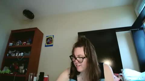 Snapshot of fuzzypeaches87 chatting on 18, 4, 2026 fuzzypeaches87 online show from 18, 4, 2026