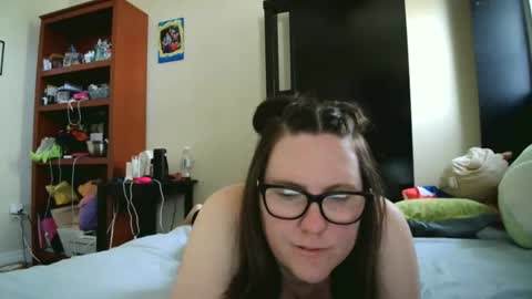 Snapshot of fuzzypeaches87 chatting on 24, 4, 2026 fuzzypeaches87 online show from 24, 4, 2026