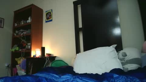 Snapshot of fuzzypeaches87 chatting on 27, 4, 2026 fuzzypeaches87 online show from 27, 4, 2026