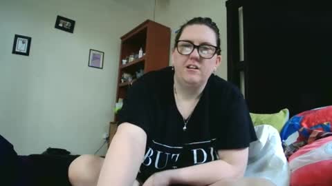 Snapshot of fuzzypeaches87 chatting on 28, 4, 2026 fuzzypeaches87 online show from 28, 4, 2026