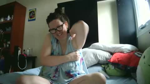 Snapshot of fuzzypeaches87 chatting on 29, 4, 2026 fuzzypeaches87 online show from 29, 4, 2026