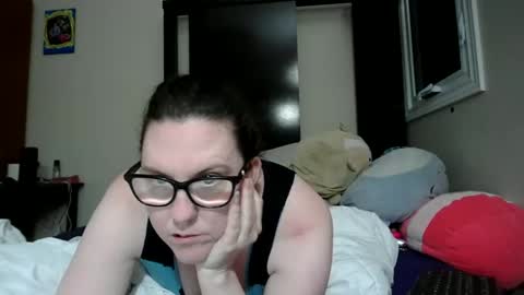 Snapshot of fuzzypeaches87 chatting on 13, 5, 2026 fuzzypeaches87 online show from 13, 5, 2026