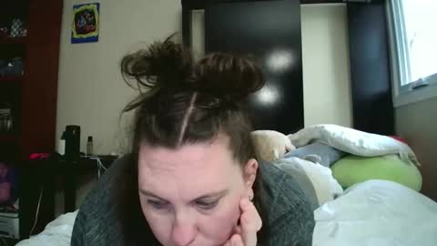 Snapshot of fuzzypeaches87 chatting on 14, 5, 2026 fuzzypeaches87 online show from 14, 5, 2026