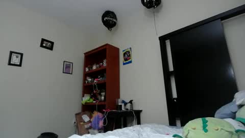 Snapshot of fuzzypeaches87 chatting on 15, 5, 2026 fuzzypeaches87 online show from 15, 5, 2026