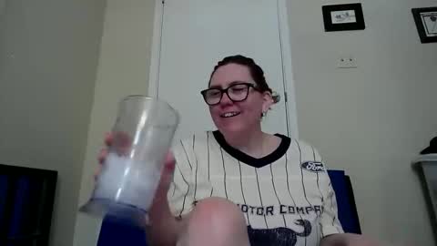 Snapshot of fuzzypeaches87 chatting on 28, 5, 2026 fuzzypeaches87 online show from 28, 5, 2026