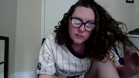 Snapshot of fuzzypeaches87 chatting on 1, 6, 2026 fuzzypeaches87 online show from 1, 6, 2026