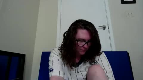 Snapshot of fuzzypeaches87 chatting on 2, 6, 2026 fuzzypeaches87 online show from 2, 6, 2026