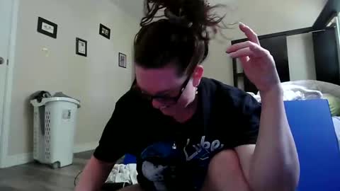 Snapshot of fuzzypeaches87 chatting on 7, 6, 2026 fuzzypeaches87 online show from 7, 6, 2026