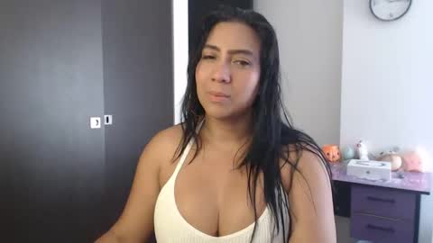 Snapshot of gaby_bluexx chatting on 4, 6, 2026 Gaby Blue online show from 4, 6, 2026